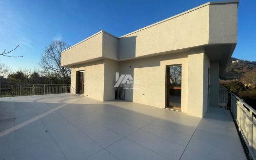 Rovato (BS) Attico Trilocale in vendita