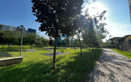 Elegante quadrilocale con doppi giardini privati in contesto signorile, Viale Italia (BS)